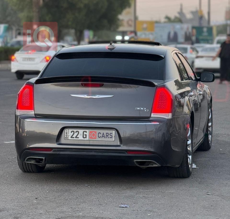 کرایسلەر 300